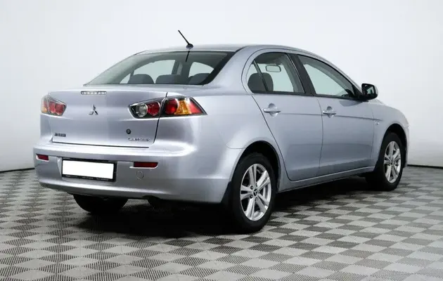 Mitsubishi Lancer, фото №2
