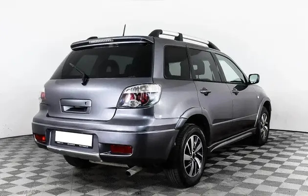 Mitsubishi Outlander, фото №2