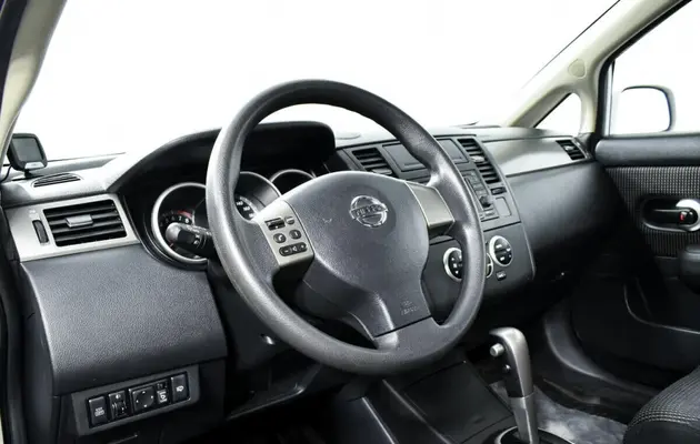 Nissan Tiida, фото №5