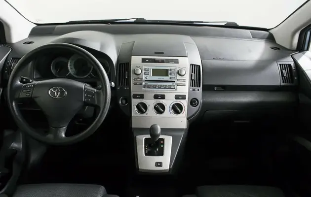 Toyota Corolla Verso, фото №6