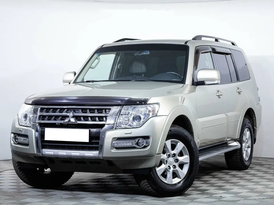 Mitsubishi PAJERO