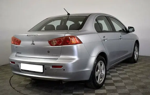Mitsubishi Lancer, фото №2
